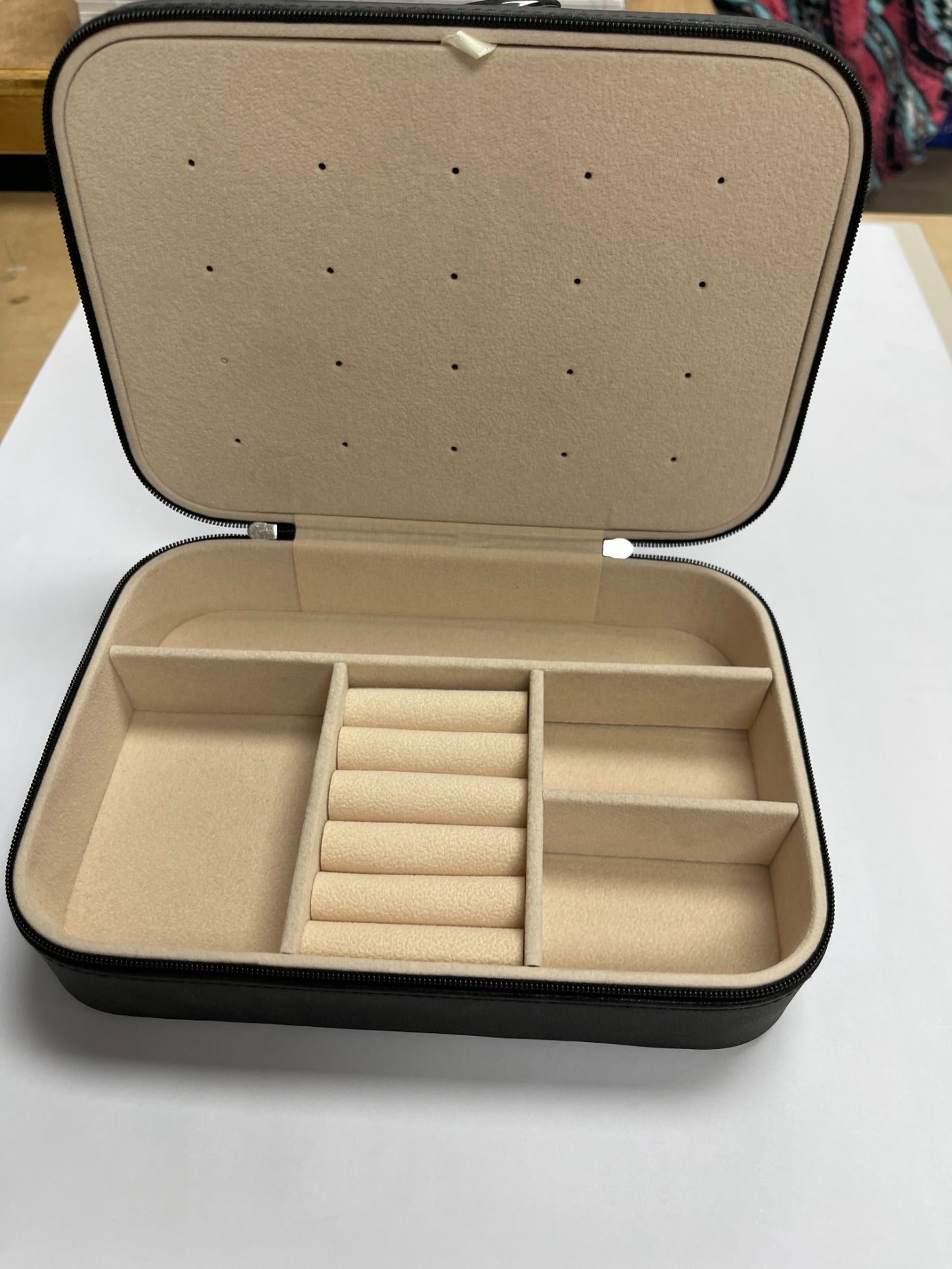 The Noir Gem Voyage – A Luxurious Black Jewelry Travel Case