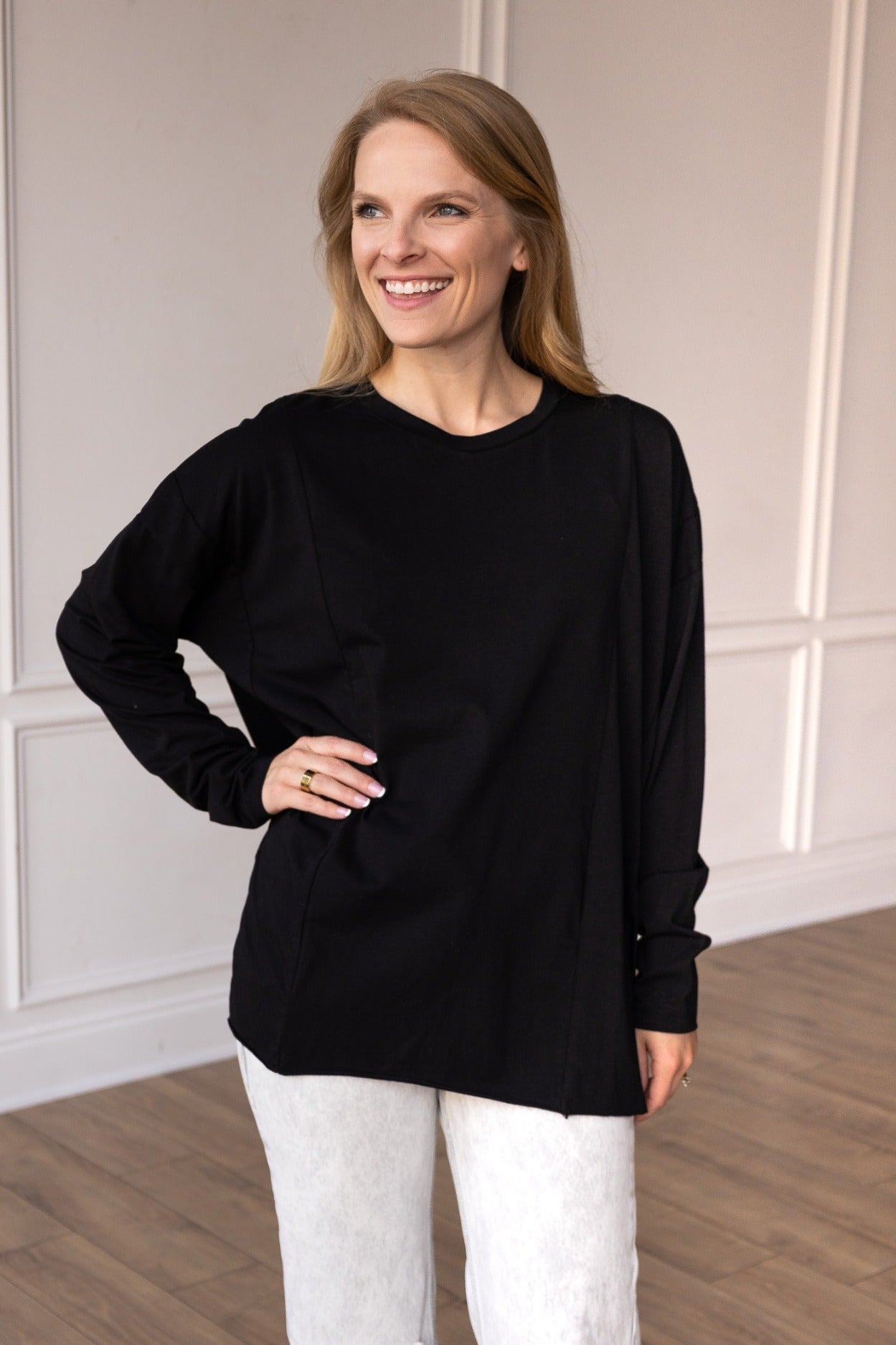 Black Long-sleeved T-shirts With Side Stitching