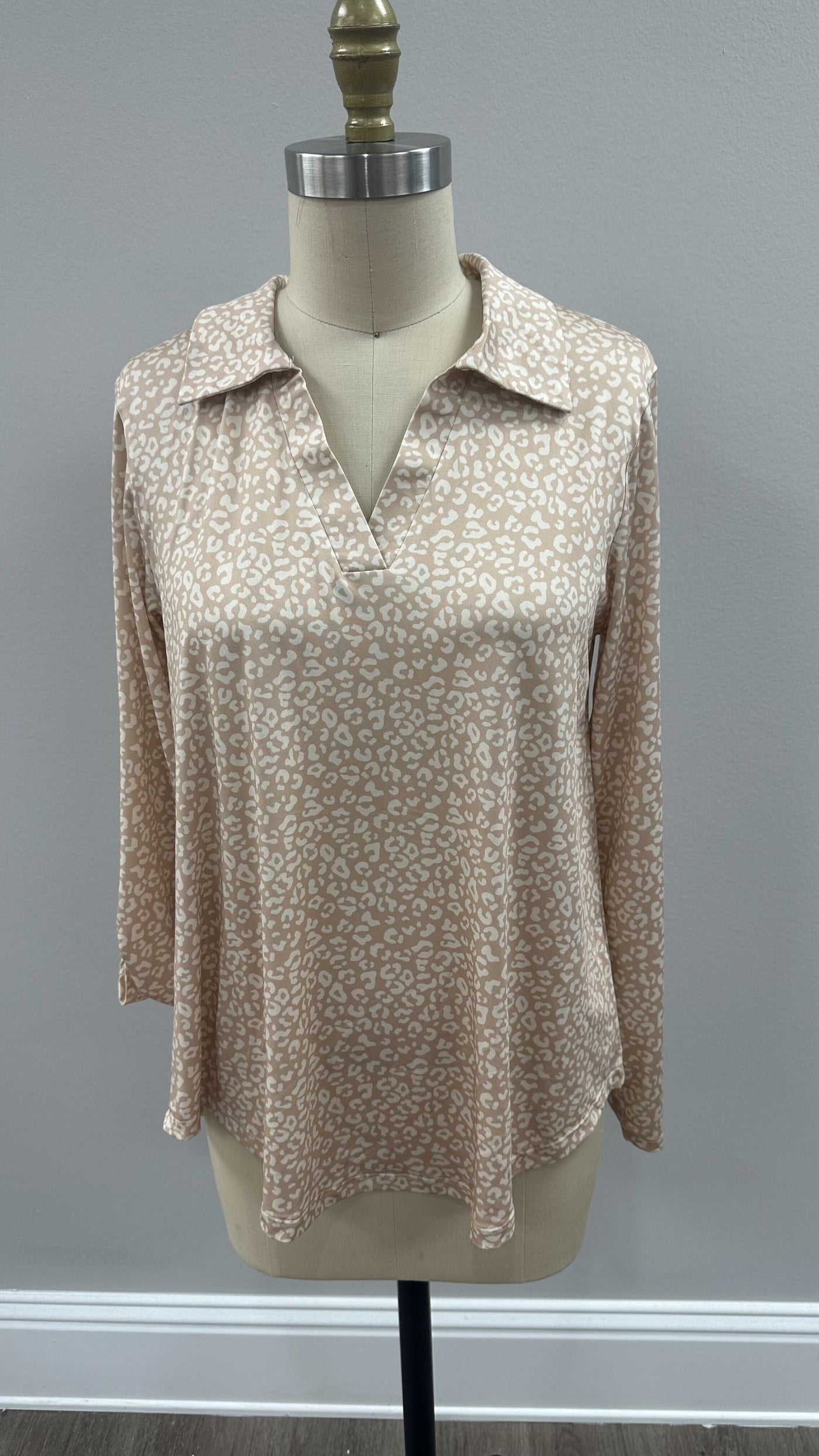 Gemma V-Neck Top, Tan Leopard