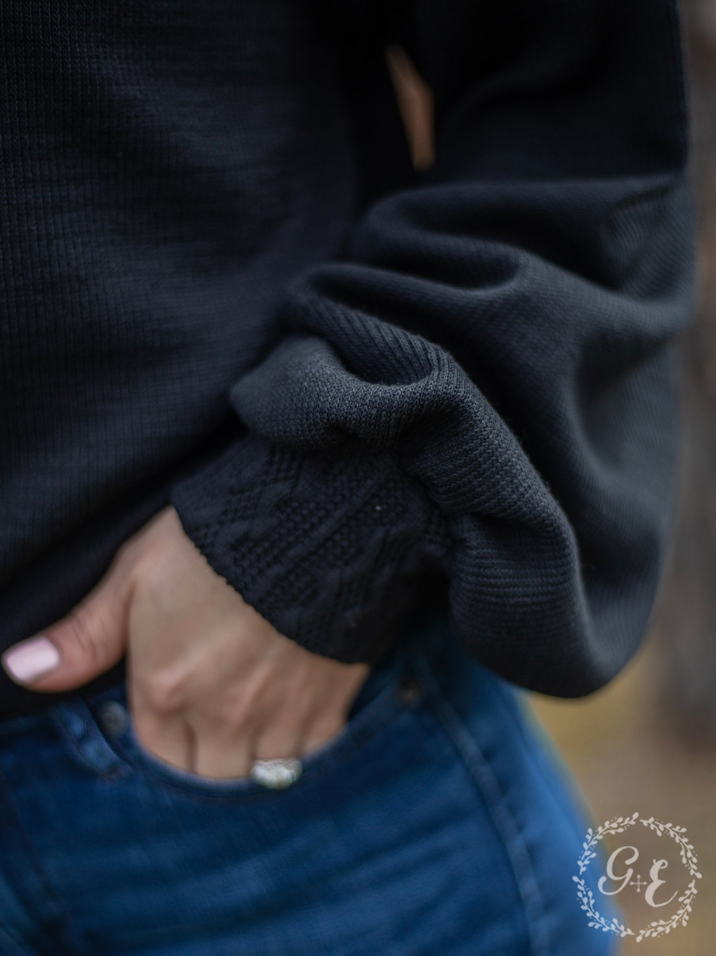 Warmhearted Sweater with Turtle Neck and Balloon Sleeve, Black