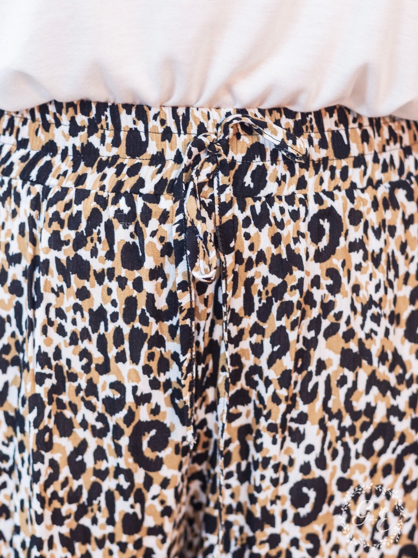 Estilo Gaucho Leopard Slit Pants