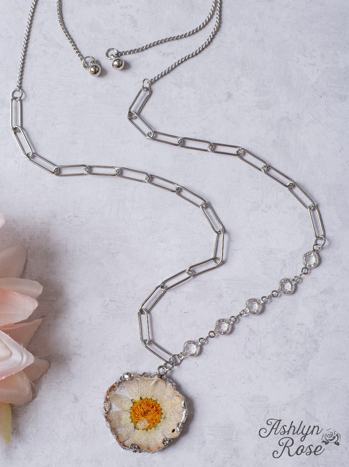 SHINE BRIGHT DAISY RESIN SILVER LINKED CHAIN NECKLACE