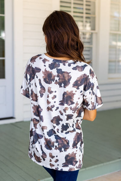Mooving On Short Sleeves T-Shirt, Cow Print